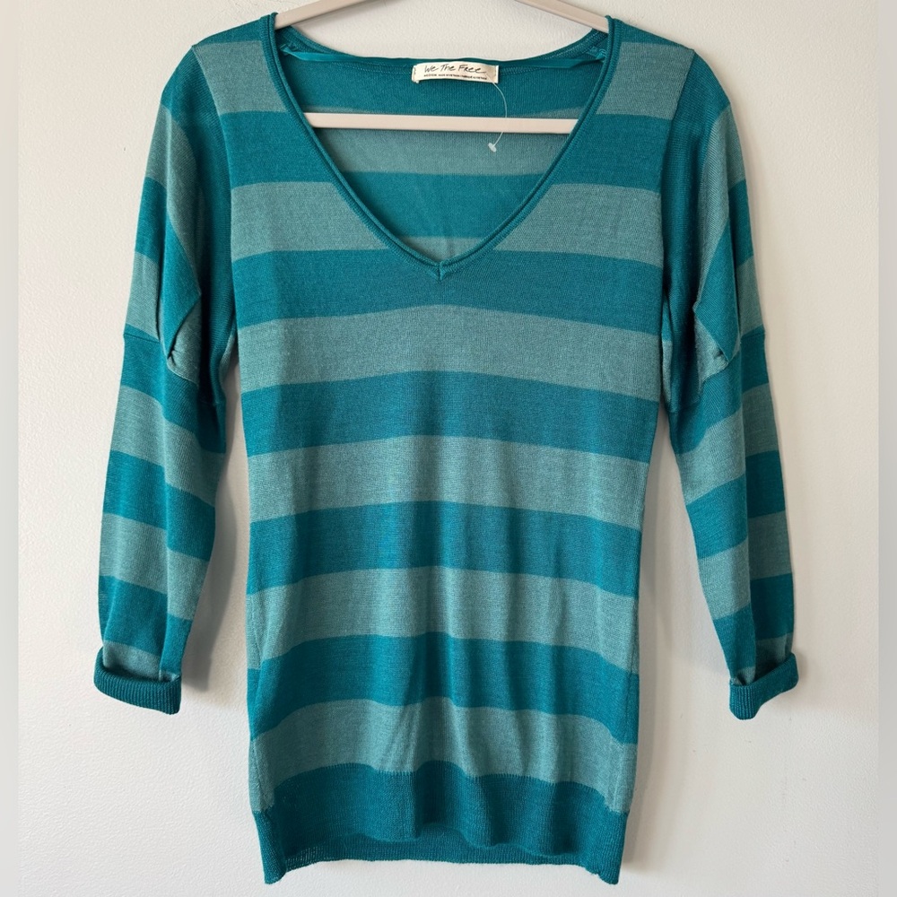 NWOT “We The Free” Teal and Blue V-Neck Sweater Top (Size: M)